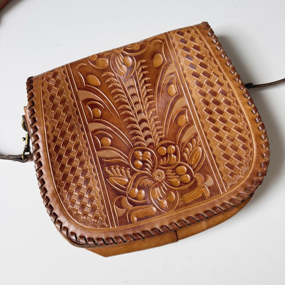 Patricia Nash Burnished Floral Tooled Leather Savini Saddle Bag - Picture 2 of 9